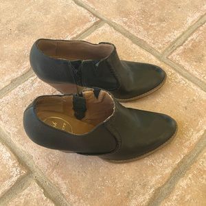 Gently used Jack Rogers black leather booties size 7.5M side zipper